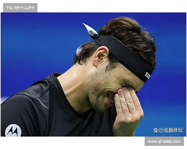 德约鏖战至力竭跪地退场无缘决赛美媒感叹英雄落泪令人心碎 德约鏖战至力竭跪地退场无缘决赛美媒感叹英雄落泪令人心碎